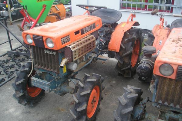Tractor Kubota B7000 - Click to view the picture detail.