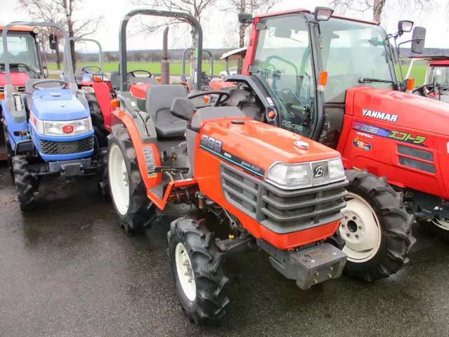 Malotraktor Kubota B92 luxusní původní stav