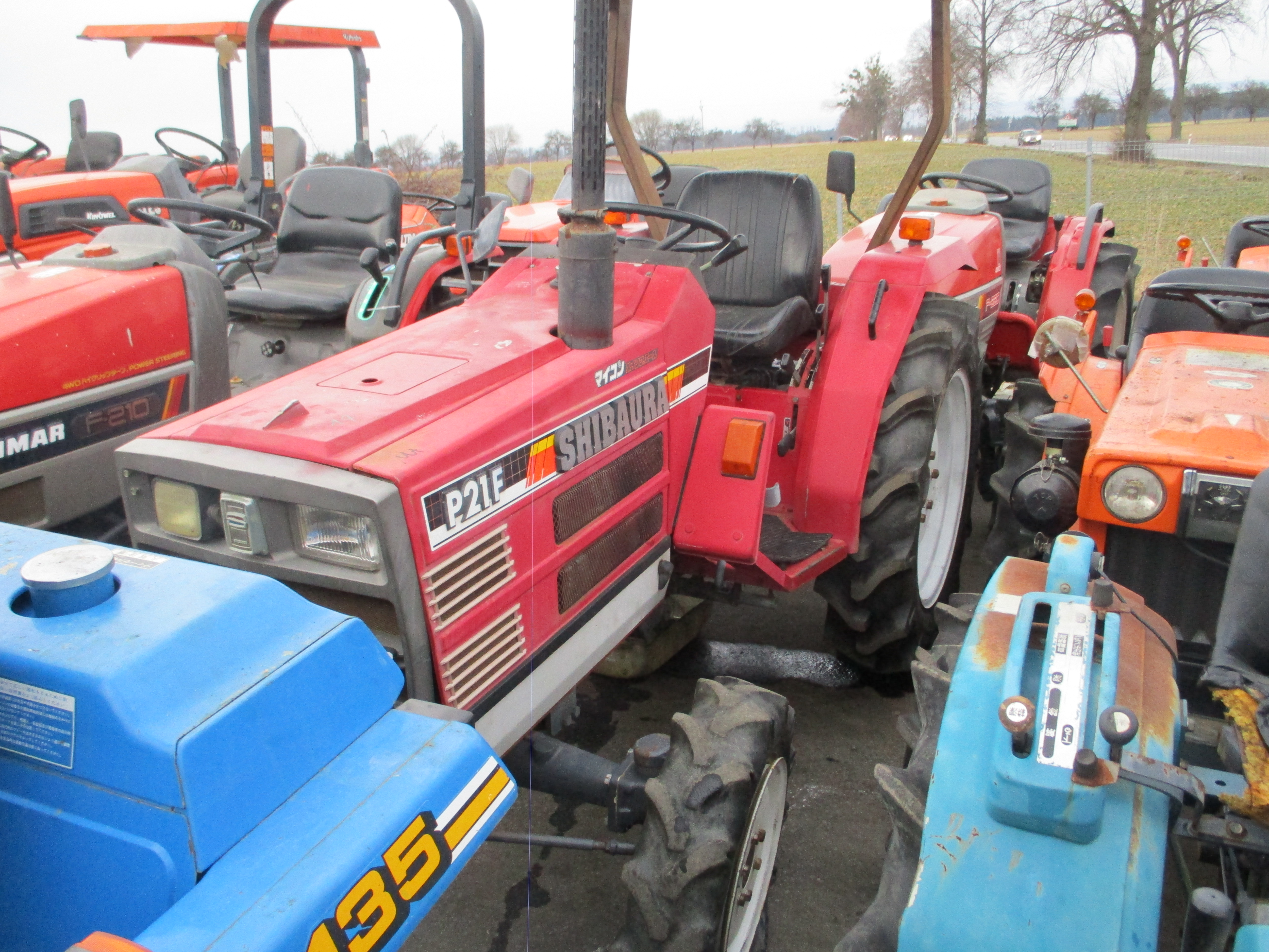 Malotraktor Shibaura P21F se stříškou