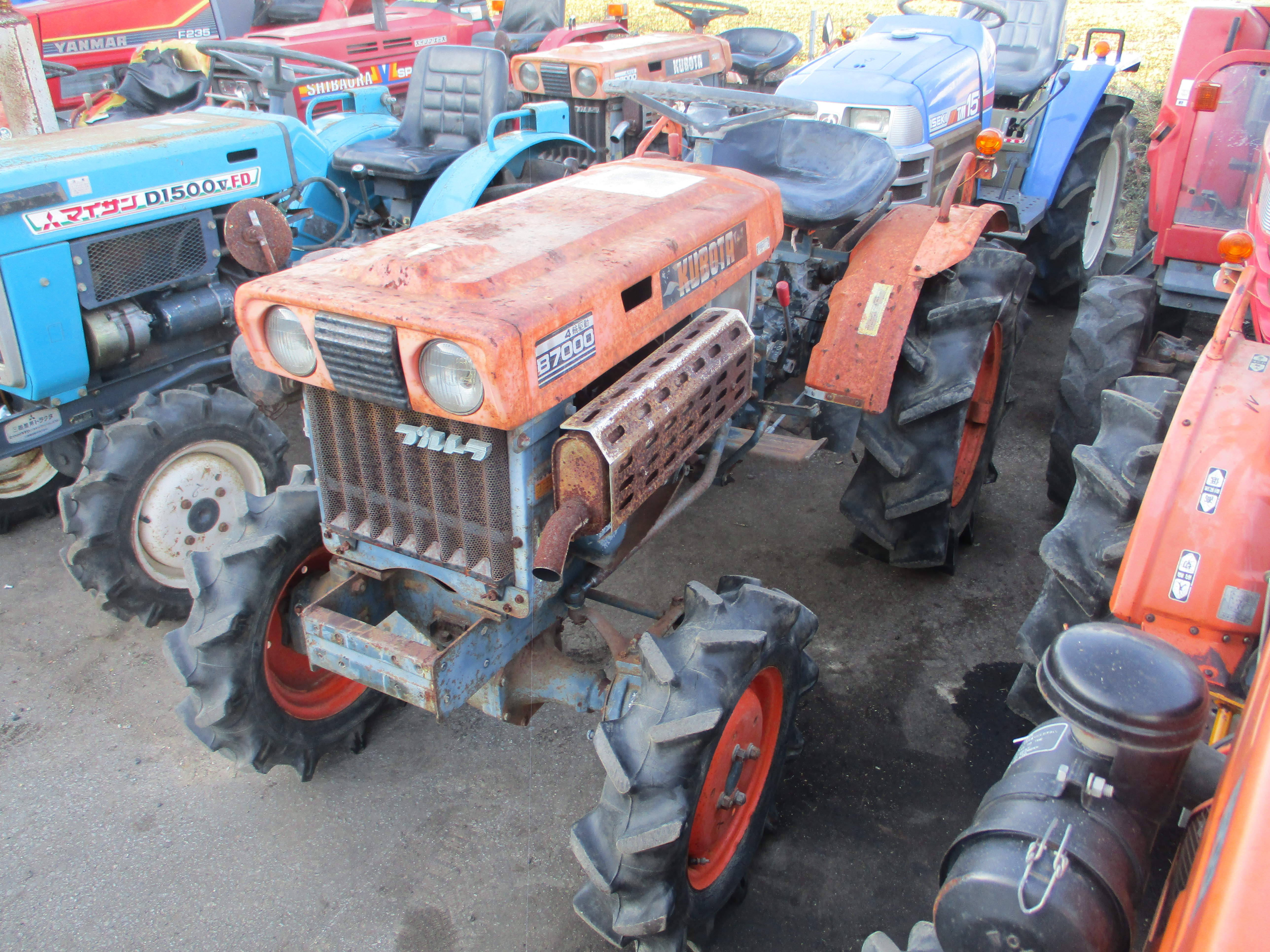 Malotraktor Kubota B7000 4WD 2