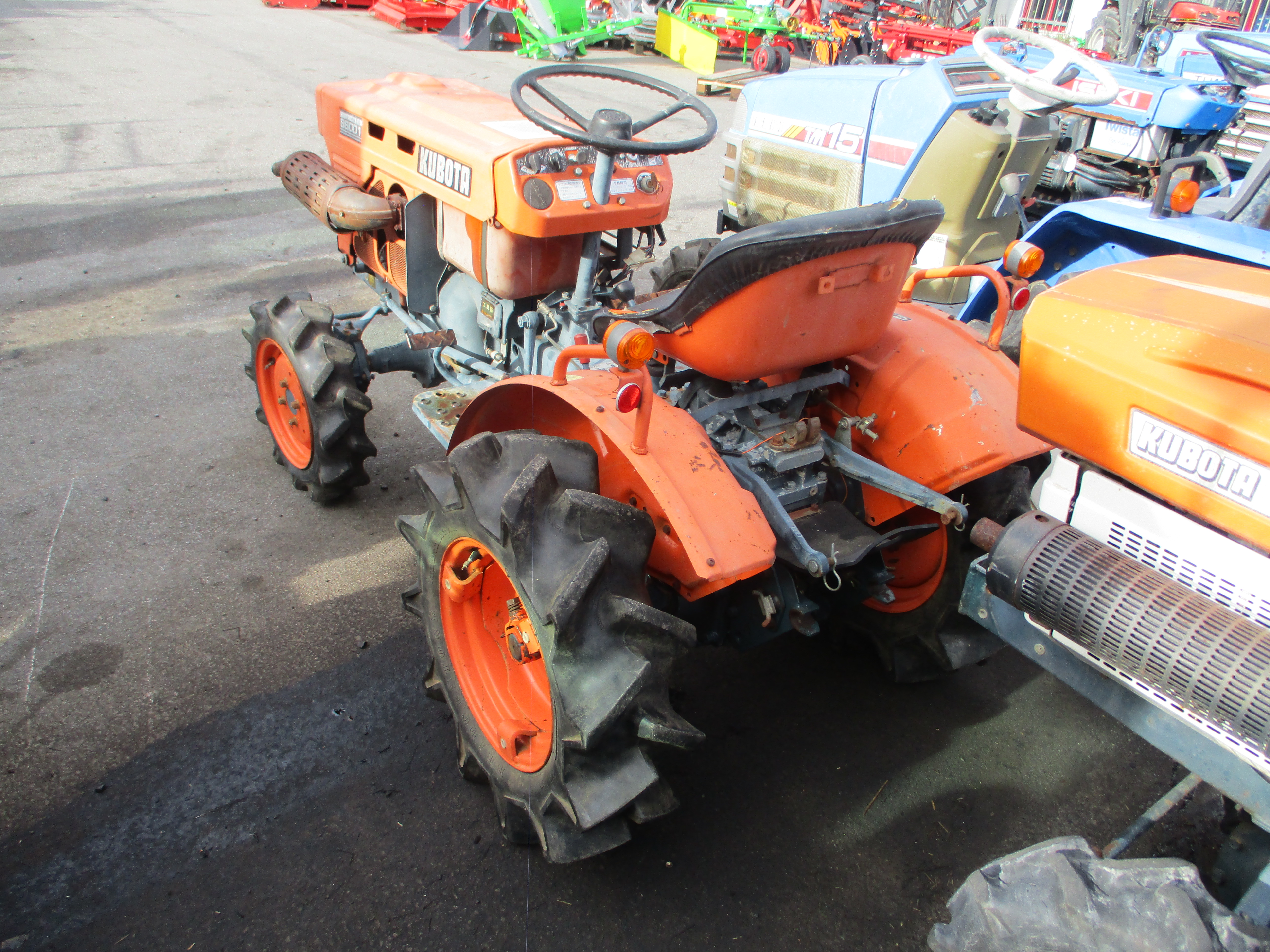 Malotraktor Kubota B6001 4WD pěkný původní stav