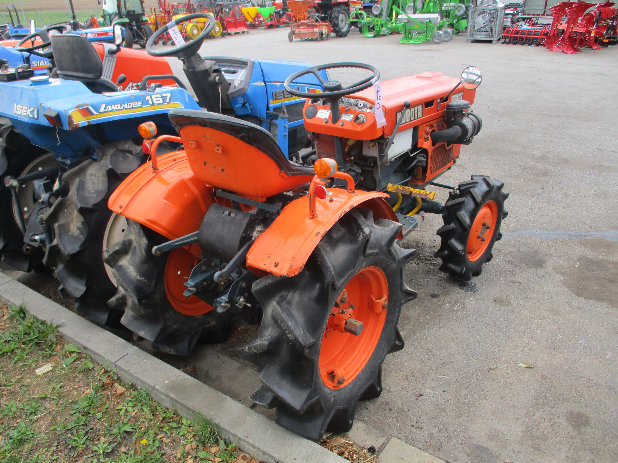Malotraktor Kubota B7001 plně funkční